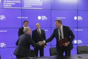 Почта России подписала соглашение с итальянской Финмекканикой о поставке оборудования для логистического центра под Новосибирском 